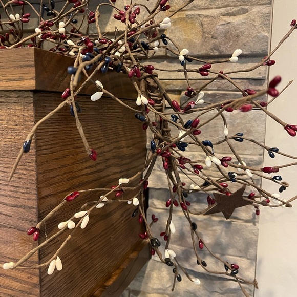 Pip Berry garland, table runner and mat - Picture 6 of 11